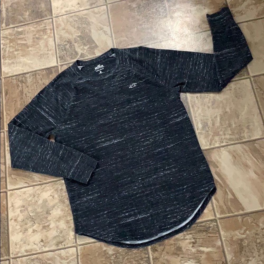 Hollister guys long sleeve tee small curved hem